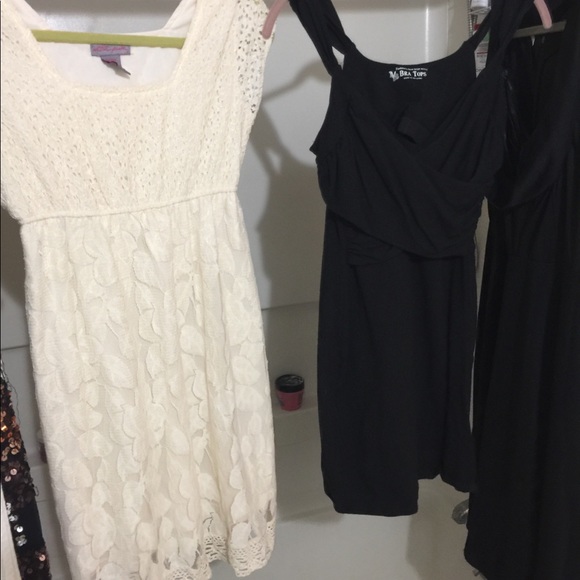 Dresses - Picture 6 of 7